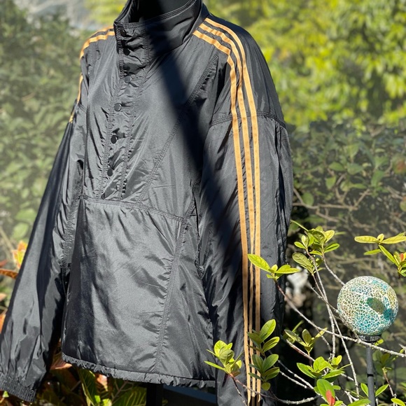 ADIDAS IVY PARK 3S UNISEX WINDBREAKER GR1535 BLACK/GOLD - Picture 2 of 11